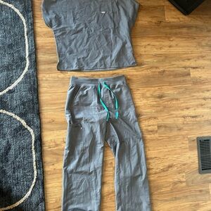 Figs gray scrub set large